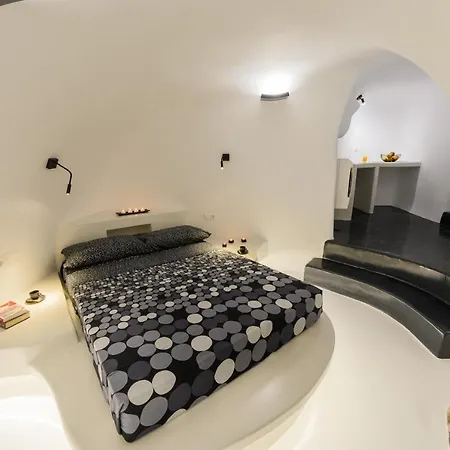Santorini Traditional Cute Apt W Private Hot Tub