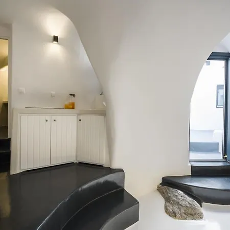 Апартаменты Santorini Traditional Cute W Private Hot Tub *
