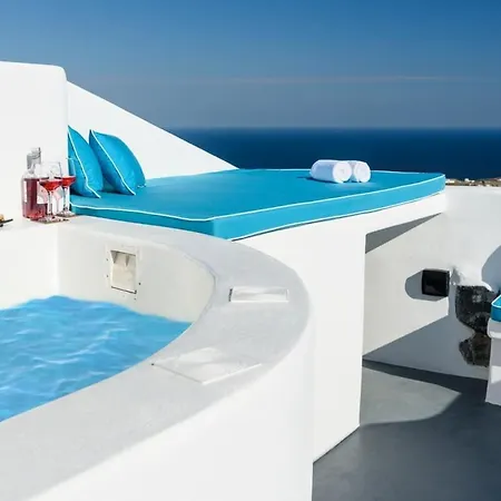 Апартаменты Santorini Traditional Cute W Private Hot Tub Тира