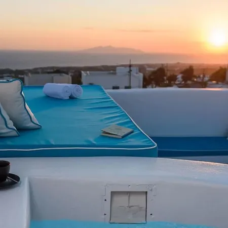 Santorini Traditional Cute Apt W Private Hot Tub *